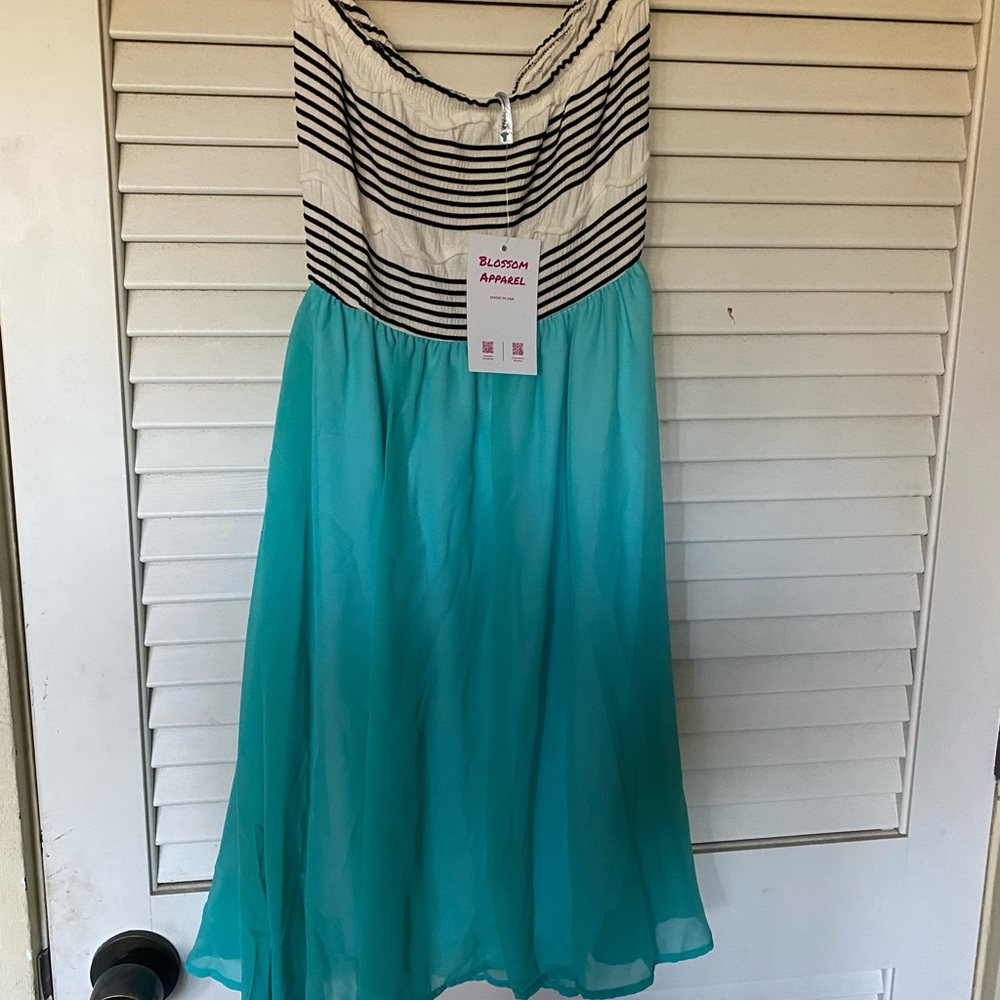 🎈NWT Strapless Blue Summer Dress
